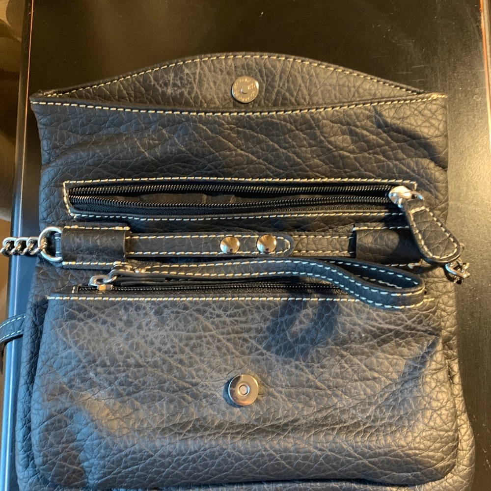 Nine West black crossbody/wristlet bag - Picture 4 of 5